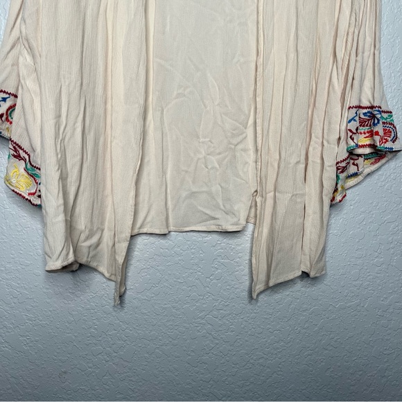 Umgee Embroidered Floral Kimono - Picture 4 of 8